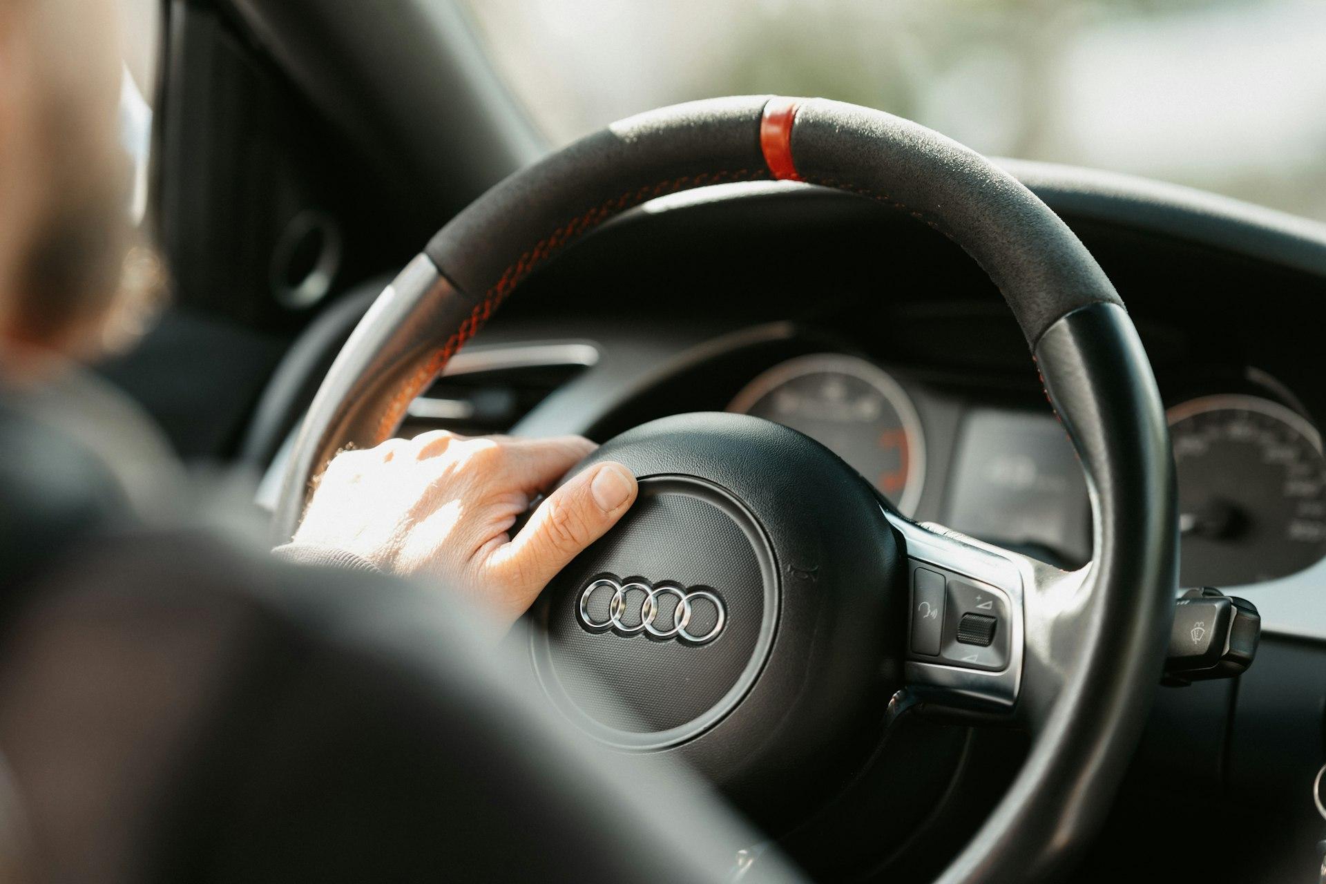 Steering wheel of an automatic driving school car